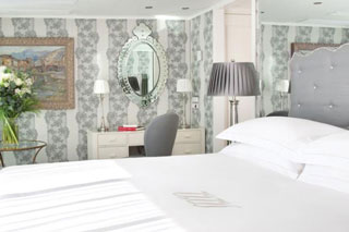 Suite cabin on River Empress