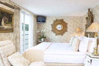 Suite cabin on River Beatrice