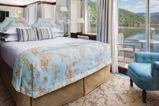 Suite cabin on Queen Isabel